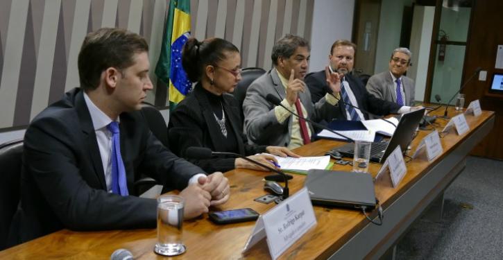 Síndicos debatem desafio da gestão de condomínios nas cidades brasileiras